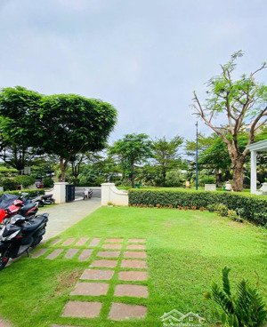 nguồn kín bán gấp. chỉ 28.4 tỷ góc 2mt ngay nguyễn gia trí. 8,3x23m. cn 192.11m2. hđ: 70tr. xây cao