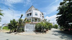 mt ngay phạm công trứ, 8.3 x 19m, cn 162m. cấp 4 + vườn. hđt: 20tr