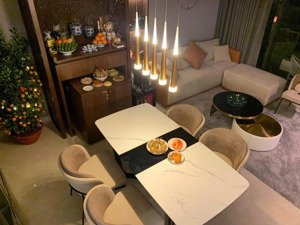 chính chủ bán căn dcapital trần duy hưng 81m - 3 ngủ lh: 