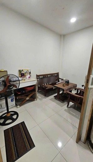 ngộp, 3 tỷ . dt : 5x 6. 1 trệt 1 lầu. trịnh đình thảo