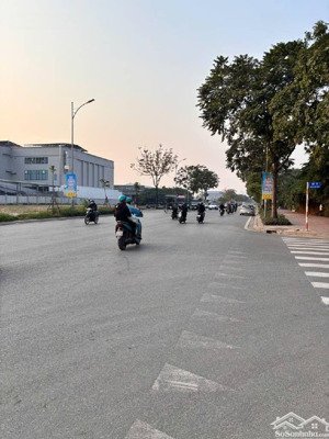 toà văn phòng mặt đường vũ đức thận,long biên, thang may, pccc đầy đủ,vỉa hè ô tô tránh, kinh doanh