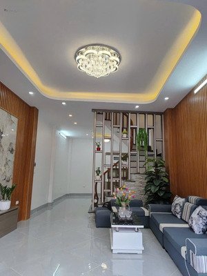 hơn 6 tỷ | 45m 4 tầng | đông mỹ thanh trì ,ô tô đỗ cửa,nhà mới đầy đủ nội thất, trước nhà rộng 4m