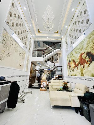 đường xe hơi 8m thông - nhà đúc 5 tầng - dt: 4x15 - cạnh đầm sen, chỉ 7ty xíu + vị trí: khúc