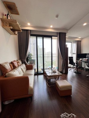 cho thuê căn 2 ngủ view hồ toà a masteri west heights full đồ đẹp thoáng giá 16 triệu.