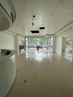 cho thuê nhà 82m*4 tầng, phố nguyễn văn huyên, ph nghĩa đô, quận cầu giấy, giá 35 triệu/tháng