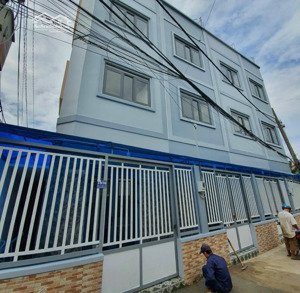 cho thuê nhà 1 trệt 2 lầu 2pn 1 sân thượng ở đường 49