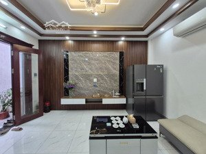 nhỉnh 9 tỷ sở hữu nhà bạch mai, khu vực sầm uất, ngõ rộng, thoáng, 5t kiên cố, mt 5m, công năng đủ