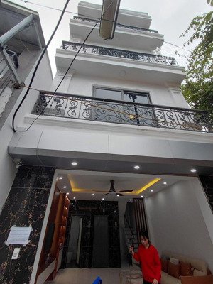 bán nhà phố lĩnh nam - hoàng mai - thang máy 6 tầng - dt 42m2 giá 7,7 tỷ.