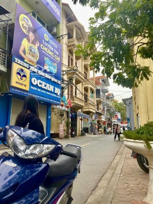 nhà 5 tầng mới coong mặt phố yên duyên 40m2-14,5 tỷ- ô tô tránh