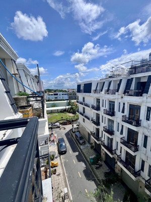 nhà phố hẻm 8m tl44, q12, dt 60m2 , khu dân cư trí thức, full nội thất, có thang máy, vào ở ngay