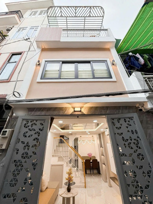nhà mới ở ngay khu ẩm thực phan xích long 3 tầng btct 3pn + bàn trà chill + sân thượng