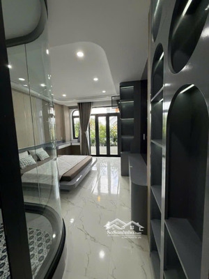 bán nhà 5 tầng hà huy giáp - thang máy cao cấp - full nội thất- đường ôtô thông