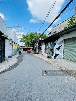 bán lô đất góc ngang 16m cách trạm metro chỉ 350m xây dựng được 6 tầng đường nhựa 6m thông thoáng