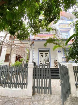 bán biệt thự mt đường c1 dt 180m2(ngang 12m) giá 25tỷ bao sổ hồng