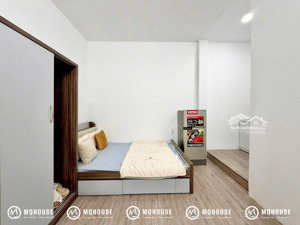 vị trí cực đẹp, nhà mới thoáng mát với cửa sổ và ban công - không ồn