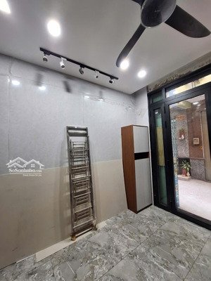 hiếm! cho thuê nhà đẹp phú định- 2 tầng có ban công 2pn2wc- nhà mới nội thất đẹp- 3.6x10.5 -8tr