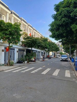 nhà phố hoàn công kdc hoàng nam 5, phường tân bình tp dĩ an.