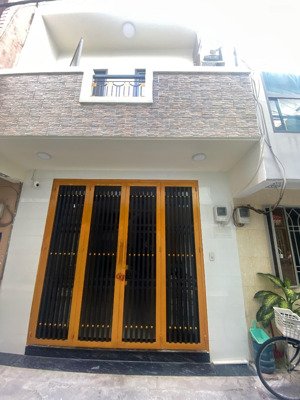 nhà riêng đường hòa bình, tân phú, gần đầm sen, 32m2, gần hẻm xe hơi, nhỉnh 5 tỷ