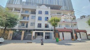 bán gấp tòa chdv hầm trệt 4 lầu thang máy,15 phòng, giá 25.8 tỷ, mặt tiền lê thị chợ, kdc lacasa,q7