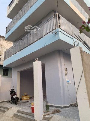 cho thuê nhà nguyên căn ngay cổng kcn hiệp phước mới 100%, 1 trệt 2 lầu, sân thượng