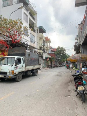 hoa hậu việt hưng - hướng đông nam - cách đường ô tô đúng 10m