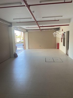 toà văn phòng lô góc 3 thoáng - mới keng - 8 tầng - thang máy