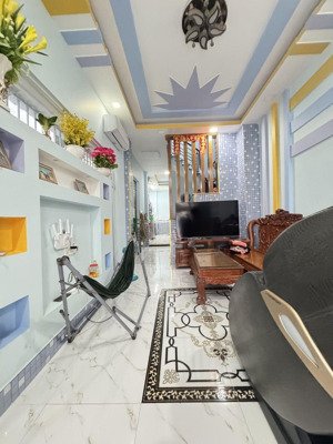 nhà 4 tầng, 72m2, căn góc thoáng, hẻm 4m thông, gi.á rẻ.