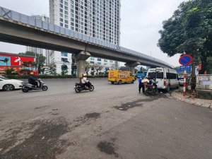 bán gấp nhà nguyễn trãi, lô góc, gần royall city dt 27m2, 3t, mt 4m, giá 6.6 tỷ có tl