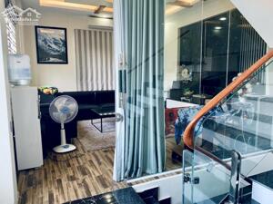 Cho thuê nhà lô góc Văn Cao, DT: 65m2, 3 p.ngủ.