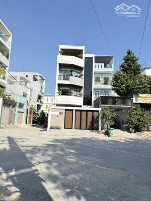 căn góc 2 mặt tiền siêu đẹp- shr full nội thất - view sông thoáng mát - đường 12m