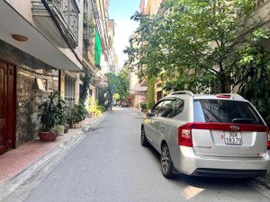 bán mảnh đất trịnh công sơn phố đi bộ hồ tây 143m2, mặt tiền 7.3m2, 35 tỷ, ngõ rộng nông, gần phố.