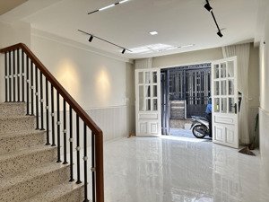 bán nhà hẻm 391 huỳnh tấn phát quận 7 diện tích 43m2 có sân thượng giá 5 tỷ