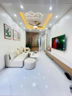 cc cho thuê nr 50m2, 22 triệu, 4pn, 4wc tại liễu giai, oto đỗ cửa, có thang máy. lh 