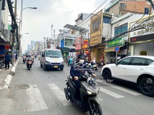 bán nhà cách mạng tháng tám, quận 10, 35m² ngang lớn 5.7m gần tô hiến thành - 4.7 tỷ