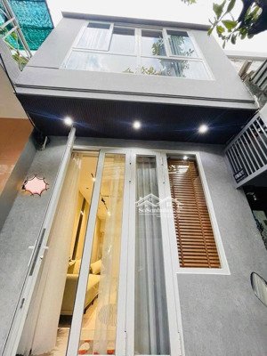 nhà đẹp 2 tầng - k19x trần cao vân- trung tâm thành phố.