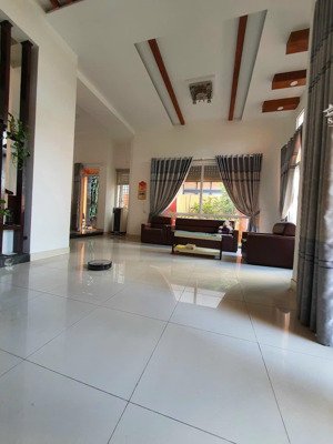 cho thuê biệt thự sân vườn kdc tấn trường quận 7