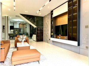 nhà mới đón tết nhà 3 tầng full nội thất mt nguyễn hữu thọ đường 33m lề 7m .