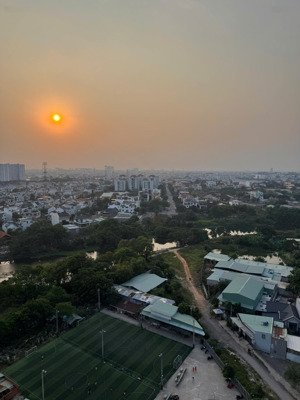 cần bán căn 1pn + 1 tòa smarthome view hoàng hôn, tầng đẹp, giá 2,6 tỷ full 102%. lh: 