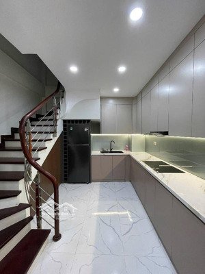 hiếm nhà phố hoàng hoa thám, 5 tầng ở ngay, giá nhỉnh 9 tỷ