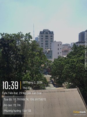 phòng rộng thoáng mát ngay mặt tiền quận 1