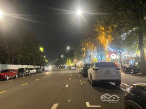 cần tiền bán gấp nhà mặt phố thảo nguyên ecopark, tặng full nội thất, trục chính kinh doanh