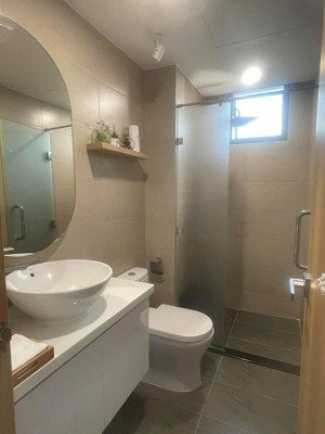 cần bán gấp căn hộ celadon city, khu emerald chuẩn bị có sổ, 2pn 2wc, 71m2, giá 5,5 tỷ. vay 80%