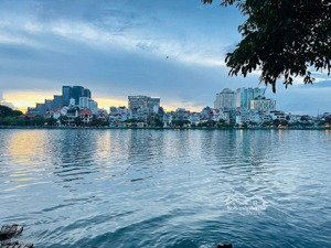 view mặt hồ tây - 10 tầng thang máy - 600tr /tháng dòng tiền - cần bán trước tết