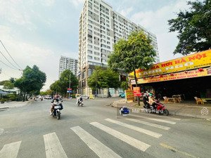 duy nhất 1 lô ngay phạm văn đồng đường ô tô né nhau full thổ, không lộ giới ngang 5m, xây hầm+5tầng