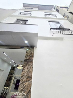 định công nhà đẹp - 20m ra mặt phố - ngõ rộng - 2 thoáng - trường chợ gần nhà.