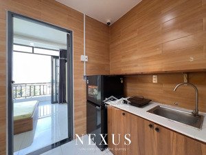 căn hộ dịch vụ full nội thất, thang máy, ban công, tách bếp gần cầu nguyễn văn cừ