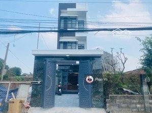 nhà 3 lầu, full nỗi thất gõ đỏ. cần 3ty có nhà đón xuân. lh: 