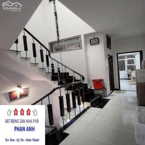 Tìm đâu ra căn nhà "nồi đồng cối đá" mà vị trí đẹp thế này ở Quận 9 ? Ngay sát Chợ Nam Hòa chỉ...