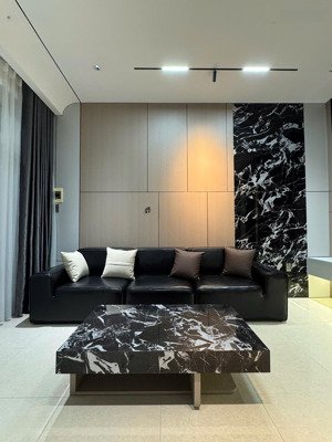 nhà đẹp đường ô tô 5m thông ra nguyễn tất thành. chỉ việc xách vali vào ở