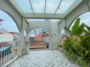 chính chủ bán nhà hào nam, ngõ rộng. sh quay đầu. dt 39m2x5t đẹp. mt 5.5m. giá hơn 8 tỷ.